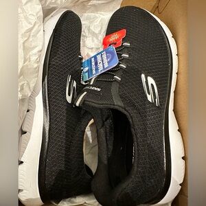 Sketchers Summits Brand New 9.5 wide fit